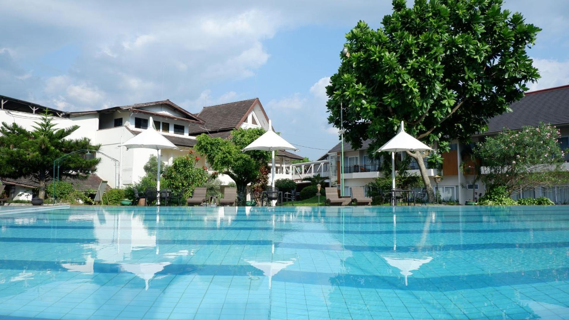 Front One Resort Magelang Exterior photo