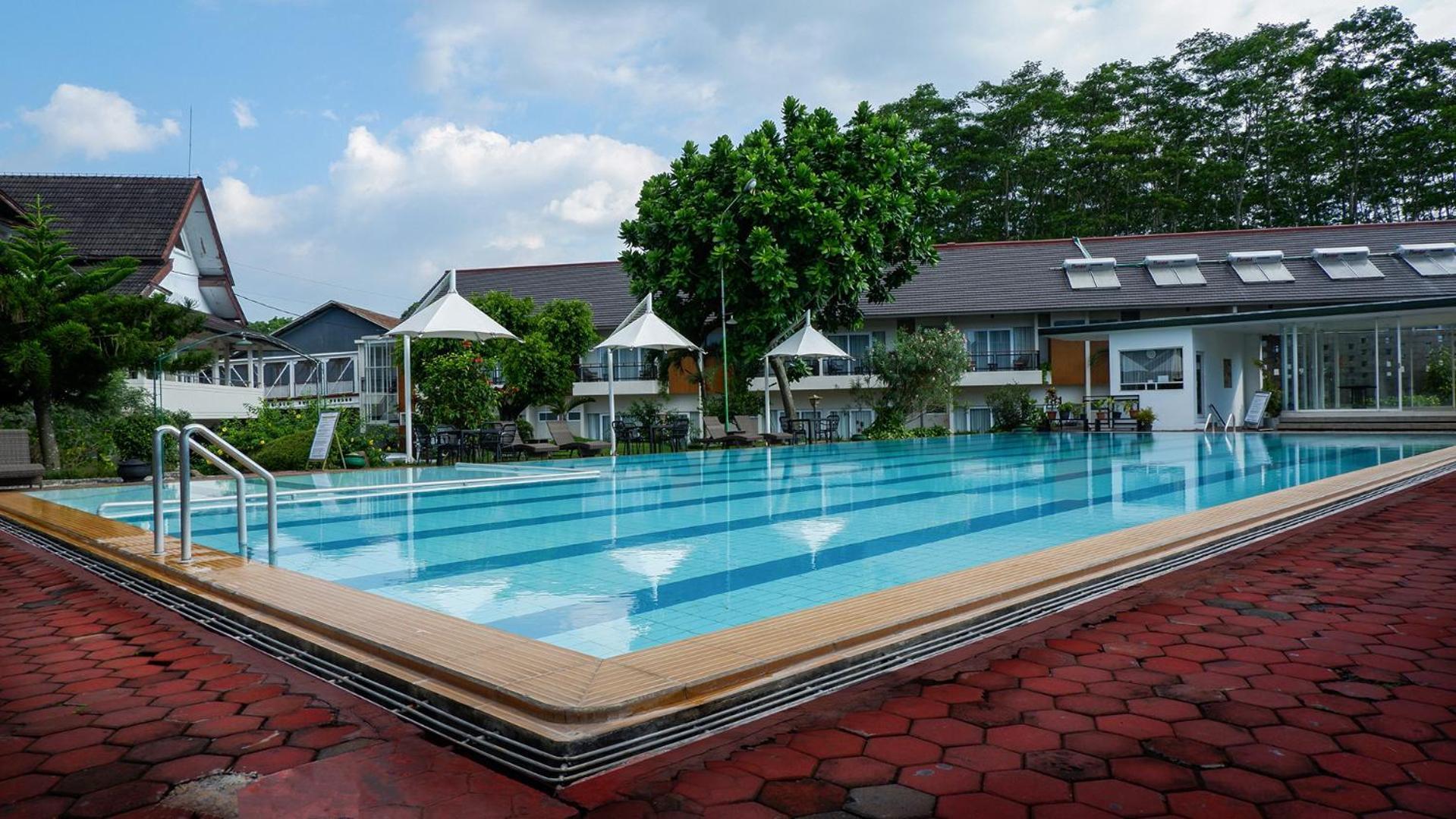 Front One Resort Magelang Exterior photo