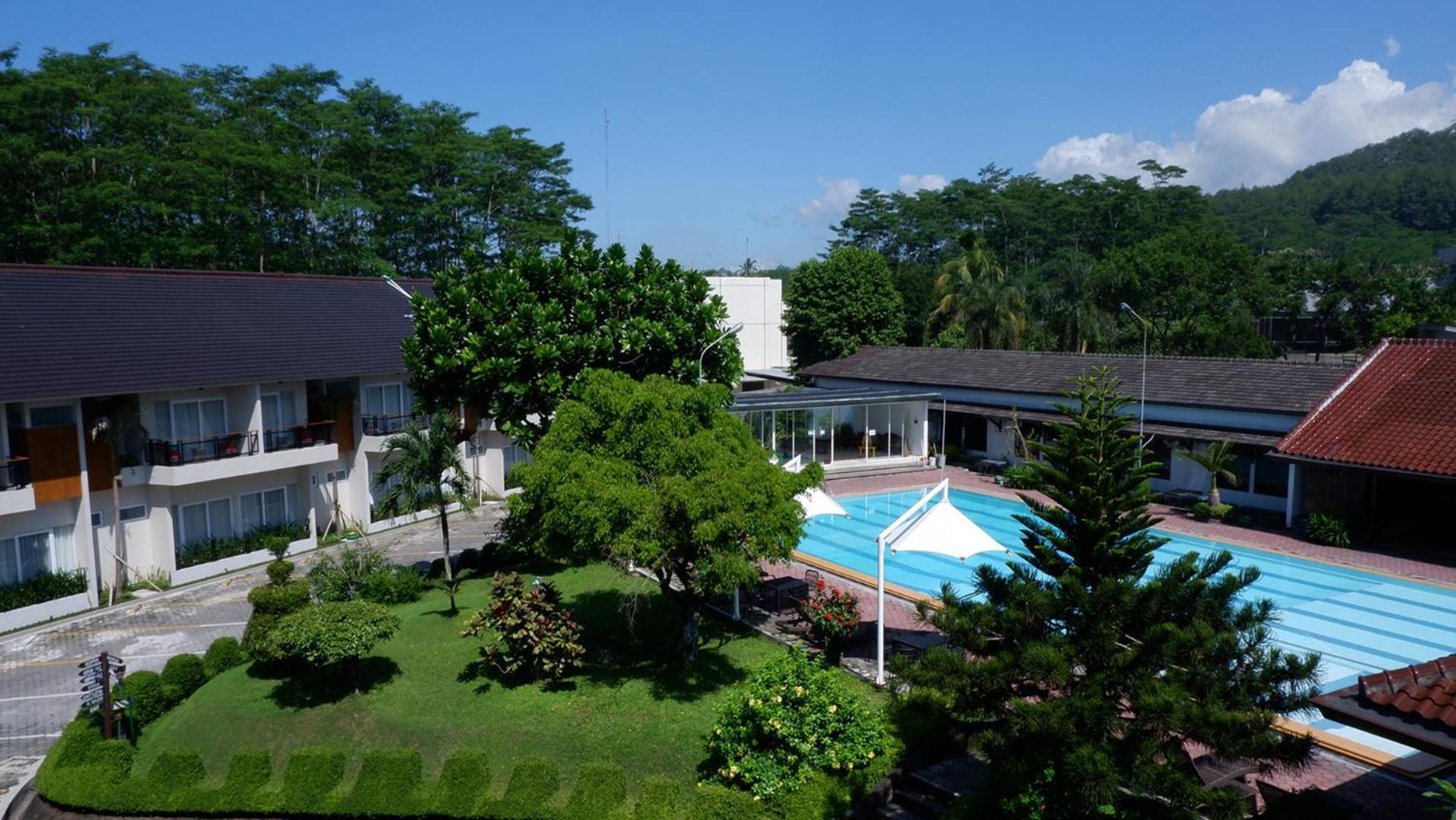 Front One Resort Magelang Exterior photo